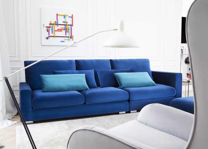 Модульный диван Arabica от Tanagra в интерьере. Цвет синий (ультрамарин)